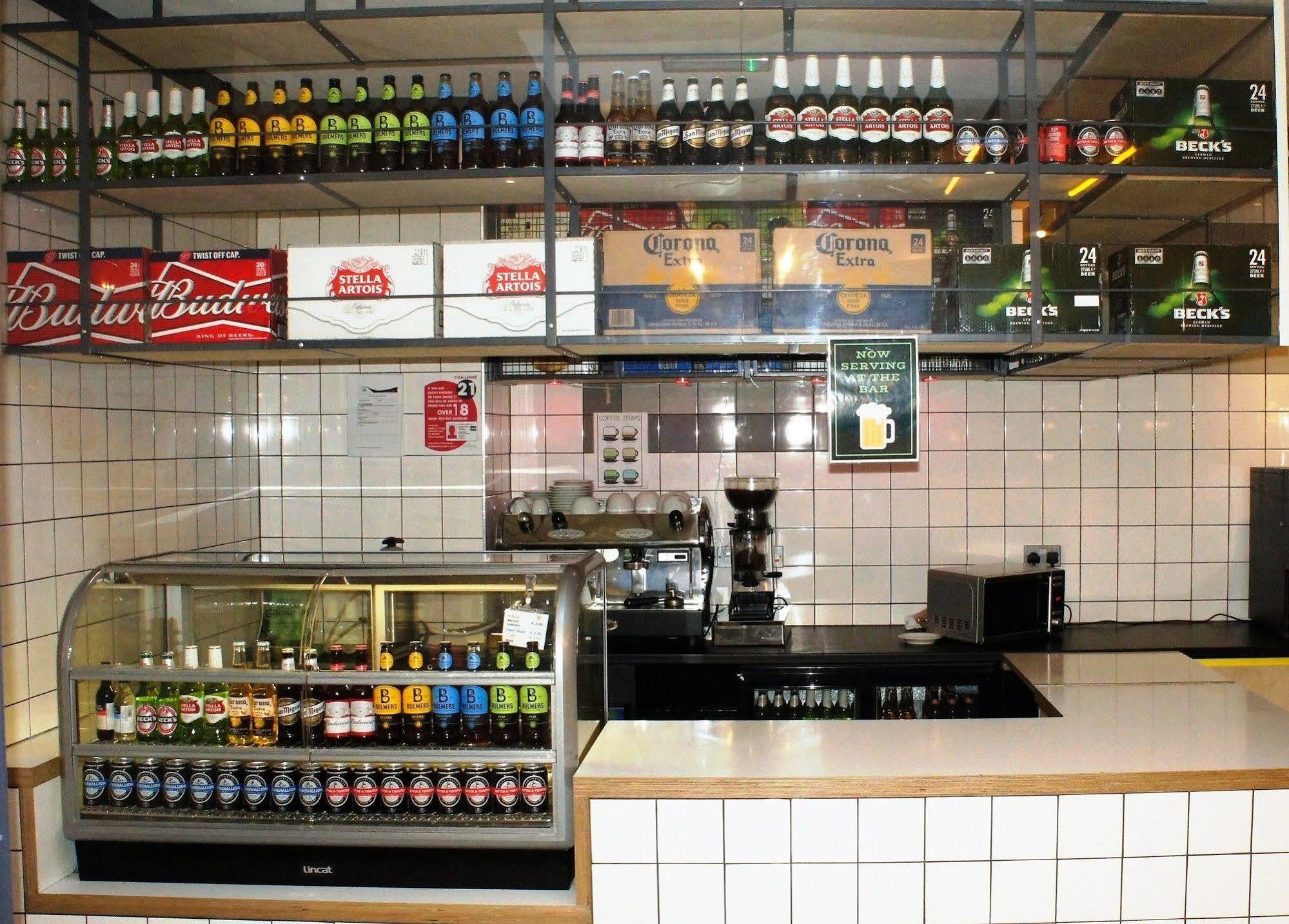 Via Limehouse Hostel London Kültér fotó